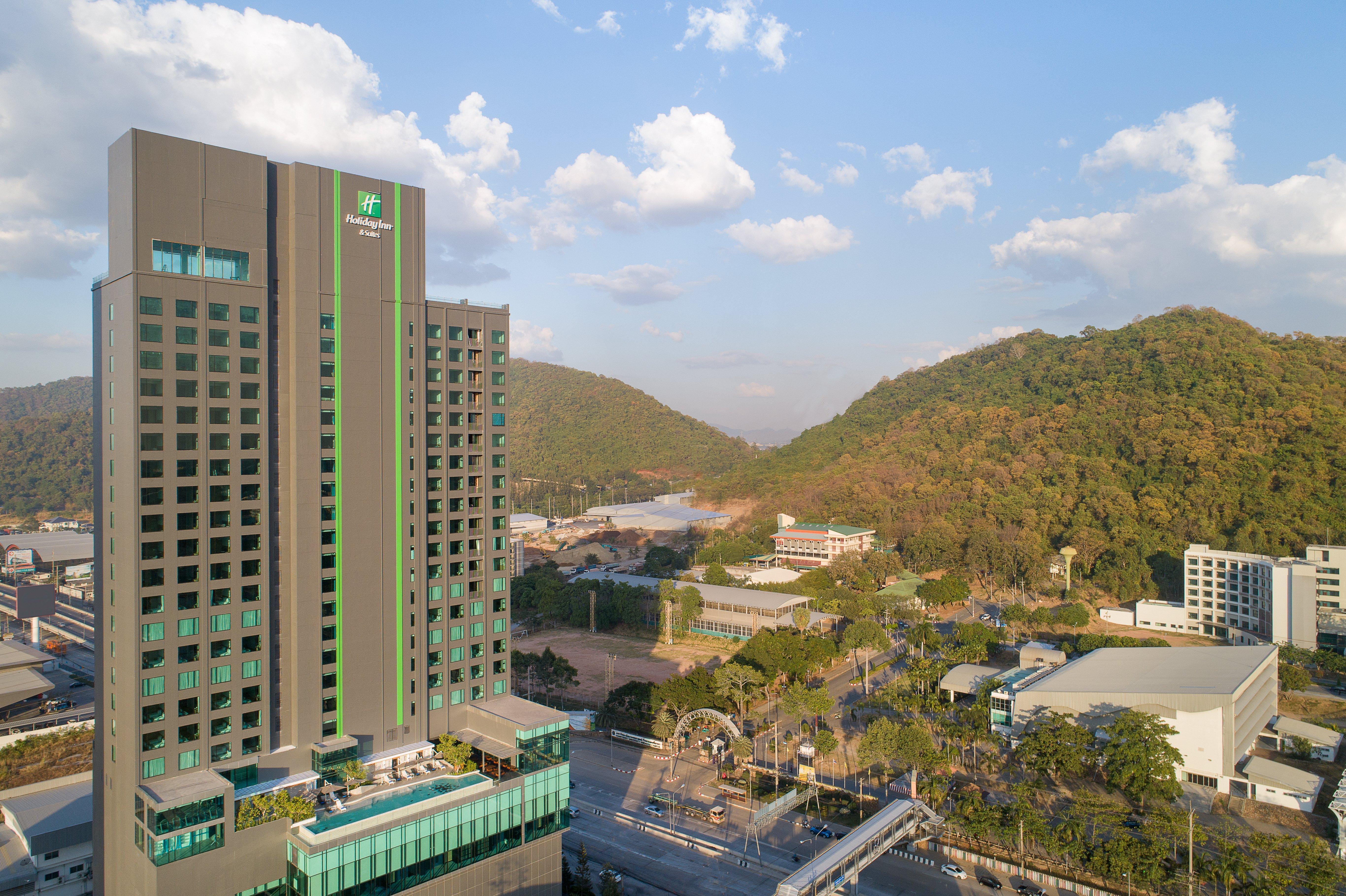 Holiday Inn&Suites Siracha Laemchabang Si Racha Exterior foto